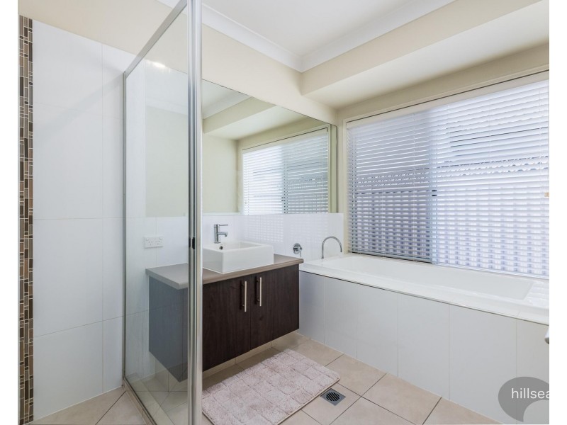 27 Rhodium Crescent, Hope Island QLD 4212