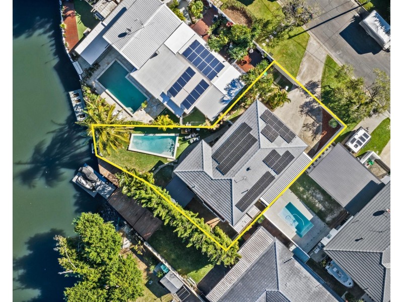 14 Kilmartin Esplanade, Biggera Waters QLD 4216