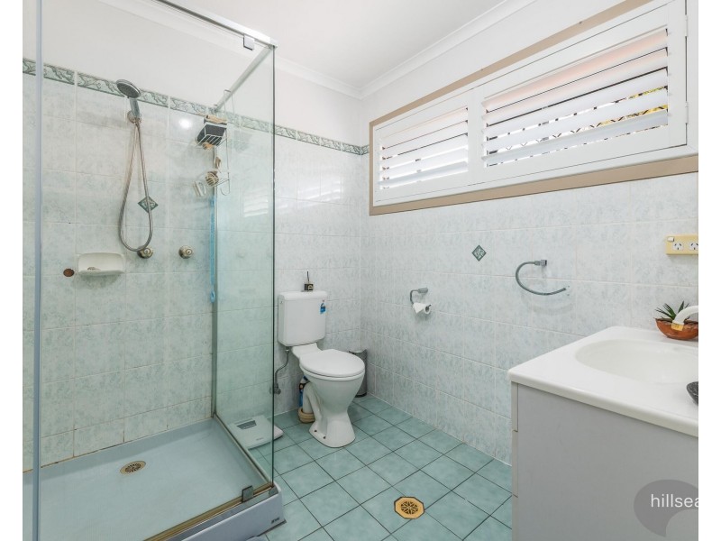 16 Ashgrove Avenue, Runaway Bay QLD 4216