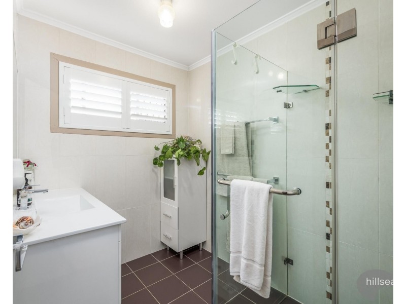 16 Ashgrove Avenue, Runaway Bay QLD 4216