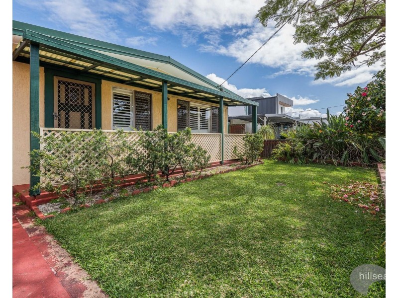 16 Ashgrove Avenue, Runaway Bay QLD 4216