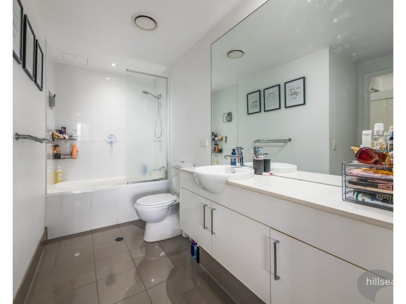 210/2 East Quay Drive, Biggera Waters QLD 4216