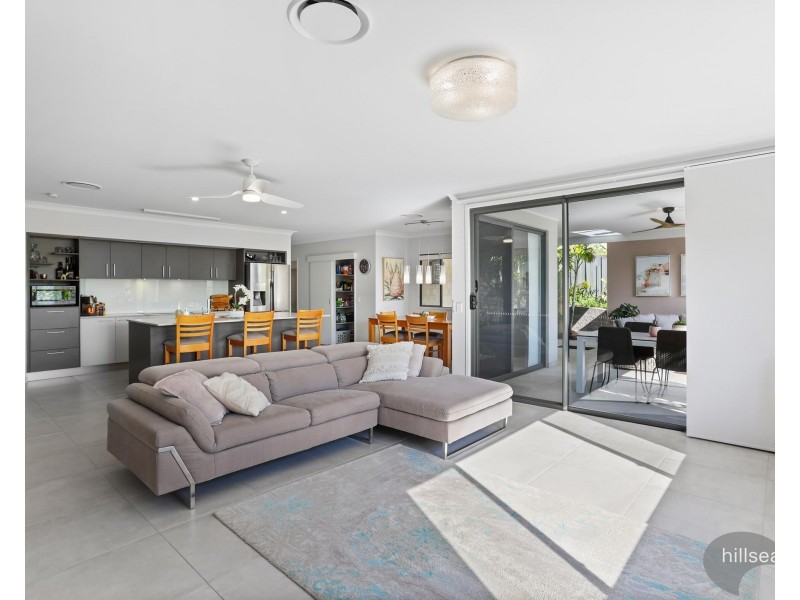 6 Middleham Fairway, Maudsland QLD 4210