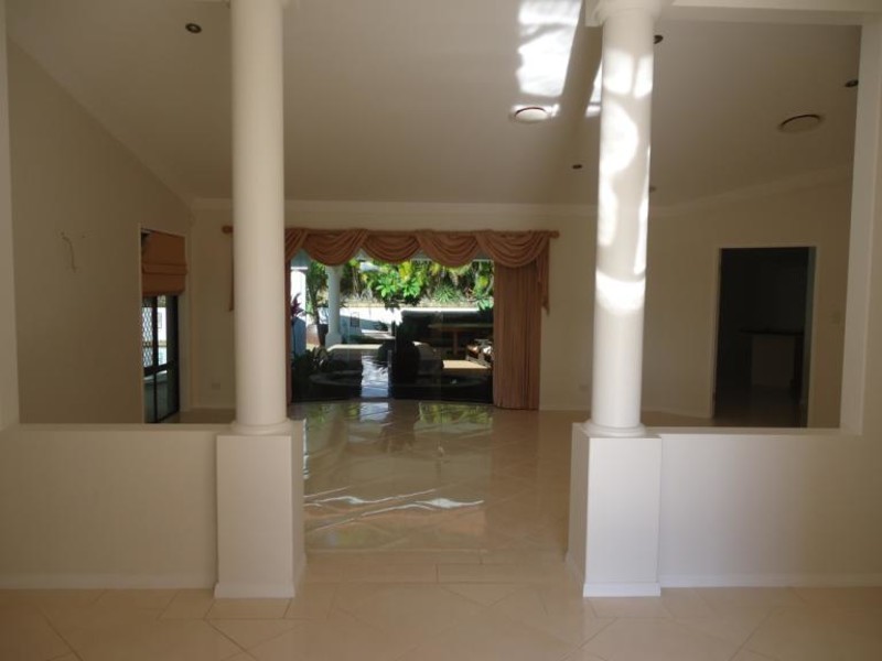 69 Arun Drive, Arundel QLD 4214