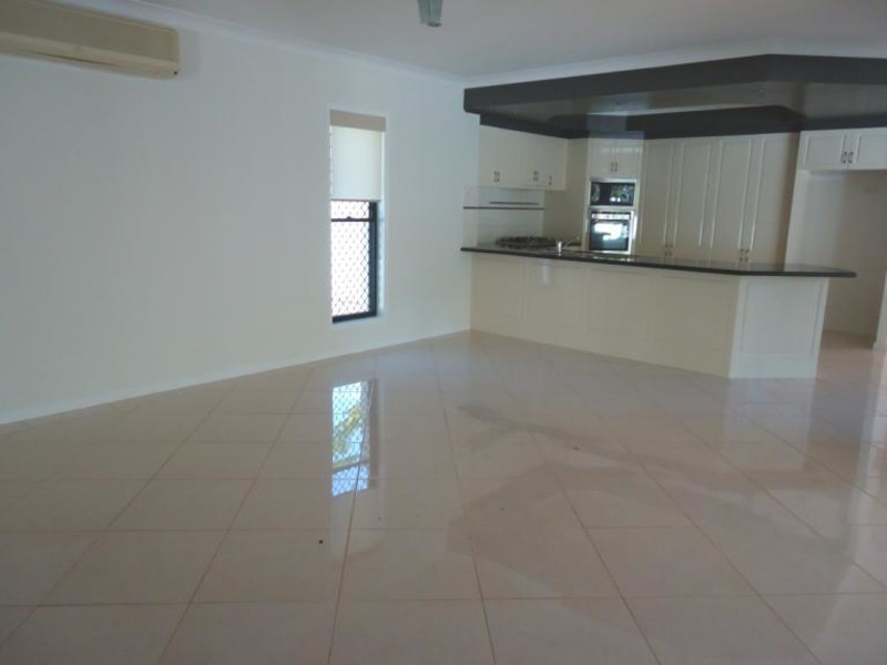 69 Arun Drive, Arundel QLD 4214