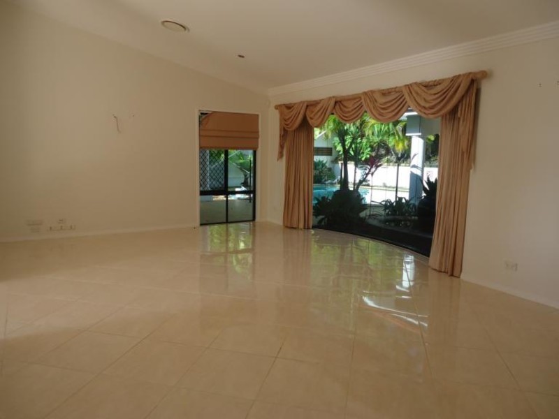 69 Arun Drive, Arundel QLD 4214