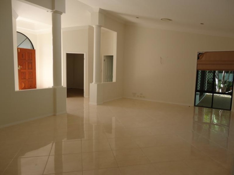 69 Arun Drive, Arundel QLD 4214