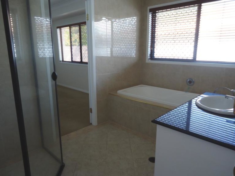 69 Arun Drive, Arundel QLD 4214