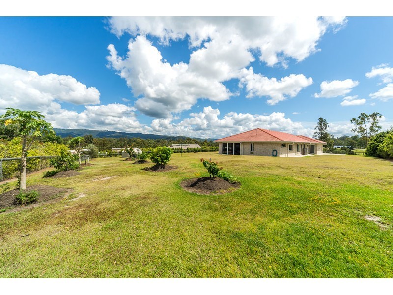 19 Tuxedo Junction Drive, Maudsland QLD 4210