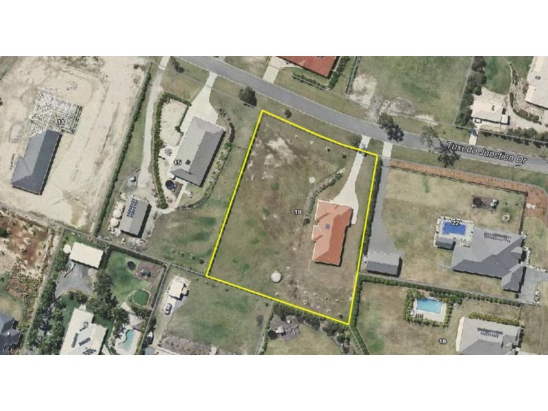 19 Tuxedo Junction Drive, Maudsland QLD 4210