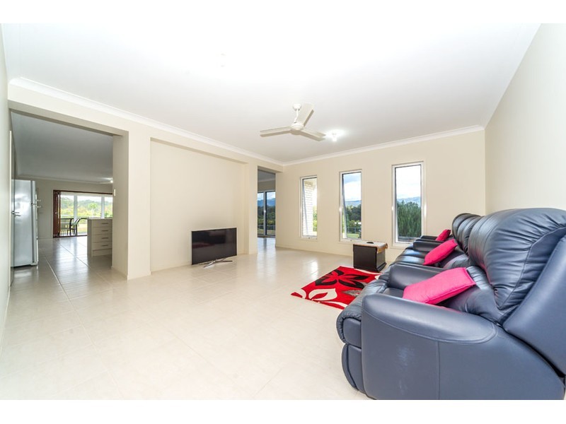 19 Tuxedo Junction Drive, Maudsland QLD 4210