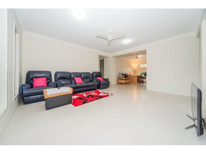 19 Tuxedo Junction Drive, Maudsland QLD 4210