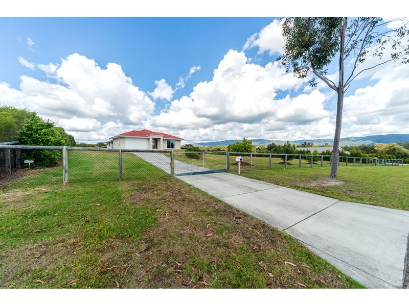 19 Tuxedo Junction Drive, Maudsland QLD 4210