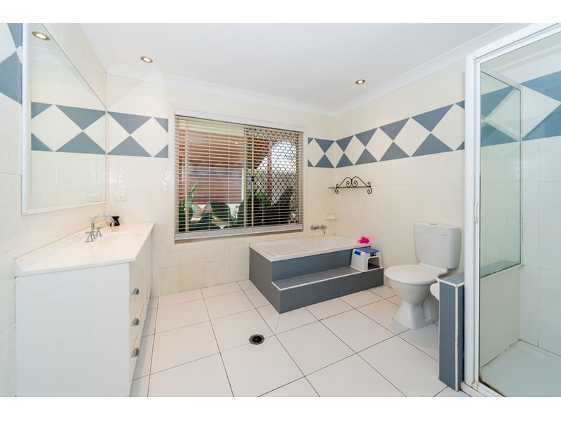 131 Monterey Keys Drive, Helensvale QLD 4212