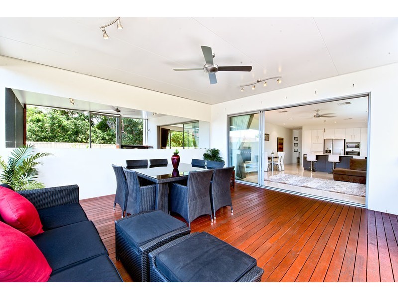 2/15 Teal Avenue, Paradise Point QLD 4216
