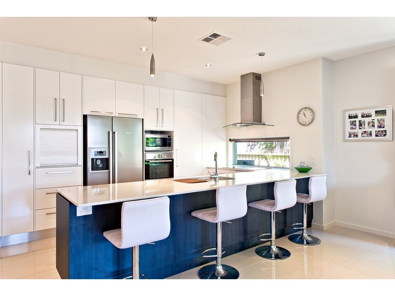 2/15 Teal Avenue, Paradise Point QLD 4216