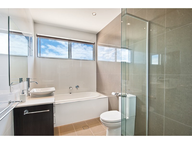 2/15 Teal Avenue, Paradise Point QLD 4216