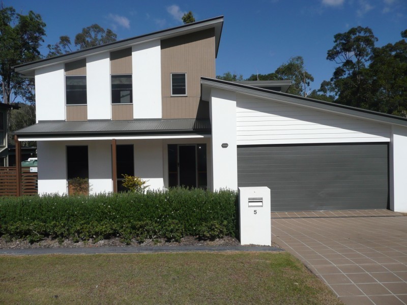 5 Calypso Court, Oxenford QLD 4210