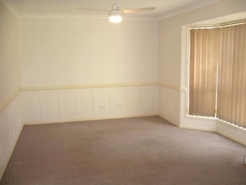 4 Guy Lane, Oxenford QLD 4210