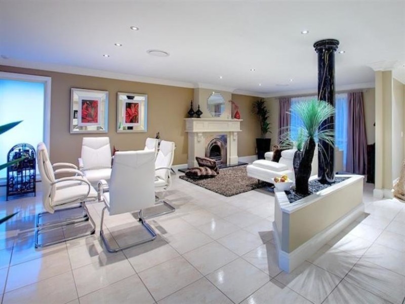 16 Ogrady Drive, Paradise Point QLD 4216