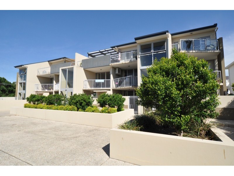 1/8 Proud Street, Labrador QLD 4215