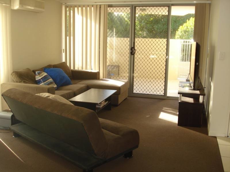 1/8 Proud Street, Labrador QLD 4215