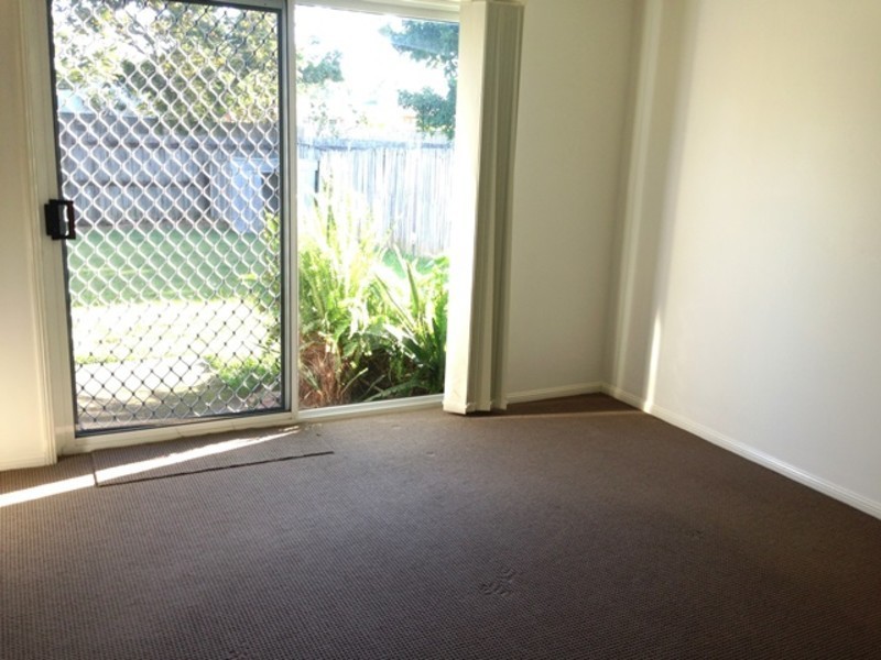 2/6 Annette Court, Labrador QLD 4215