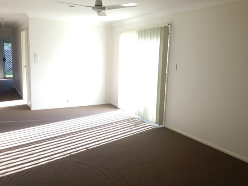 2/6 Annette Court, Labrador QLD 4215