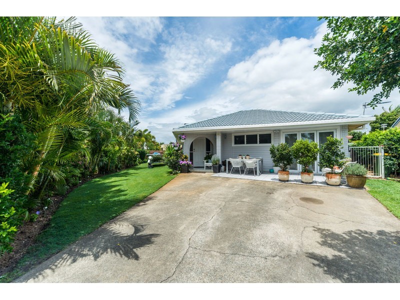 5 Mt Hagen Drive, Runaway Bay QLD 4216