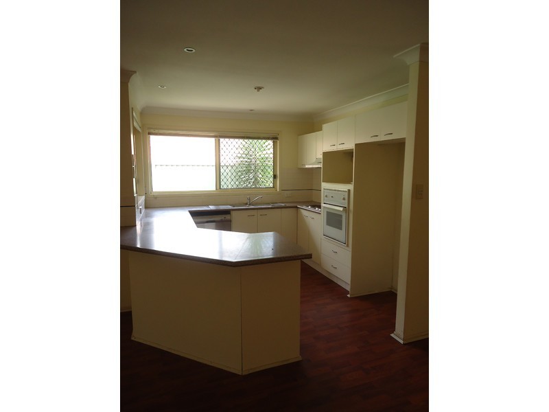 2/98 Imperial Parade, Labrador QLD 4215