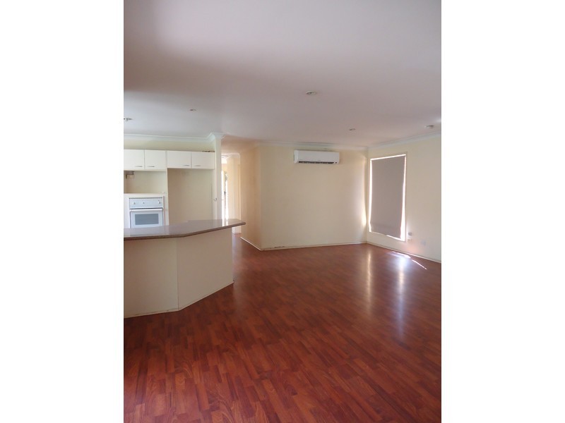 2/98 Imperial Parade, Labrador QLD 4215