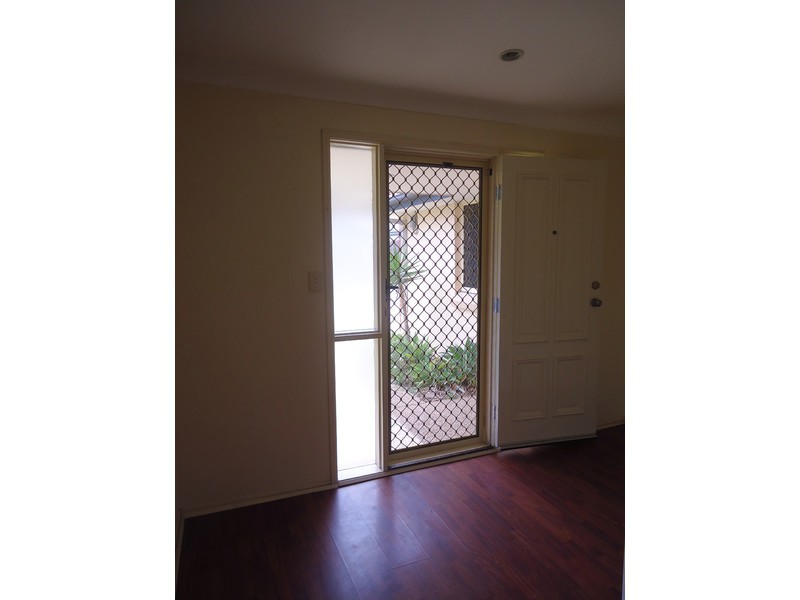 2/98 Imperial Parade, Labrador QLD 4215