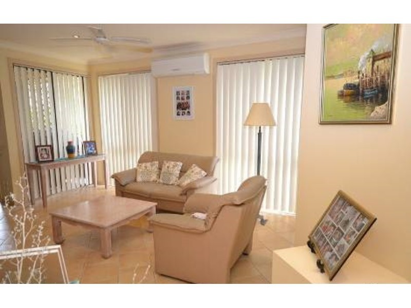 1 Maltravers Drive, Arundel QLD 4214