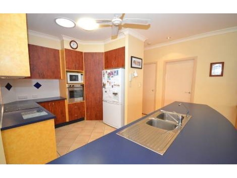 1 Maltravers Drive, Arundel QLD 4214