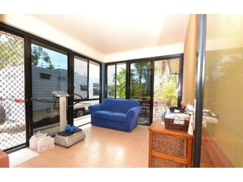 1 Maltravers Drive, Arundel QLD 4214