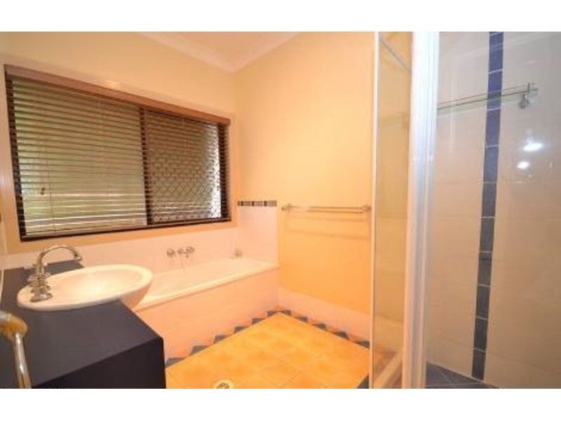 1 Maltravers Drive, Arundel QLD 4214