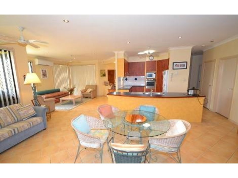 1 Maltravers Drive, Arundel QLD 4214