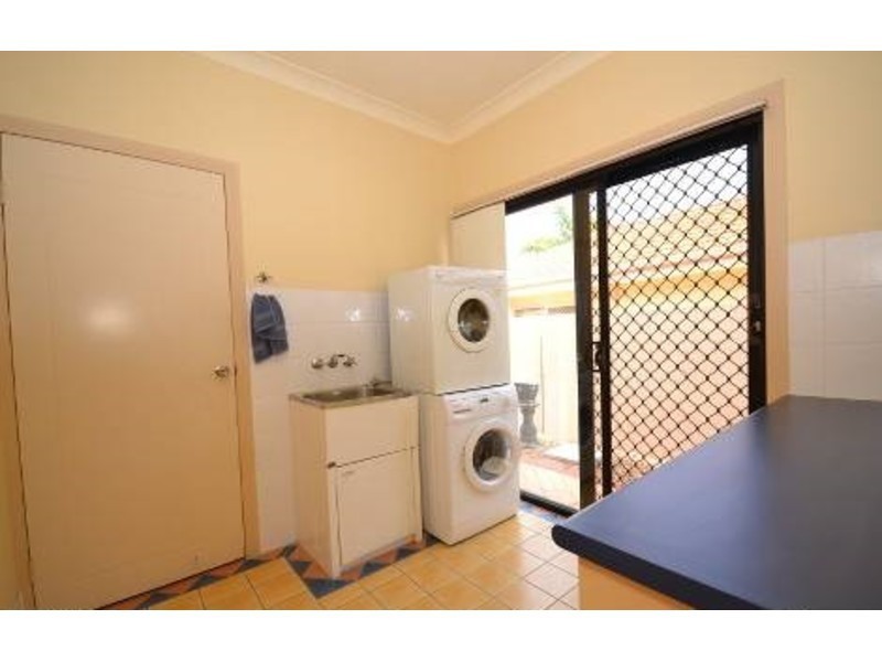 1 Maltravers Drive, Arundel QLD 4214