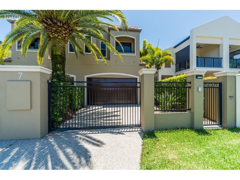 1/7 Rouen Avenue, Paradise Point QLD 4216