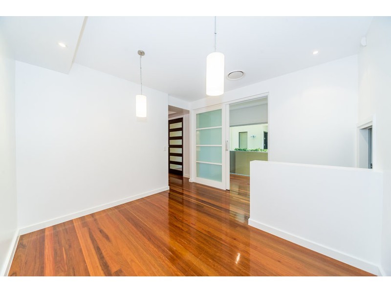 1/7 Rouen Avenue, Paradise Point QLD 4216