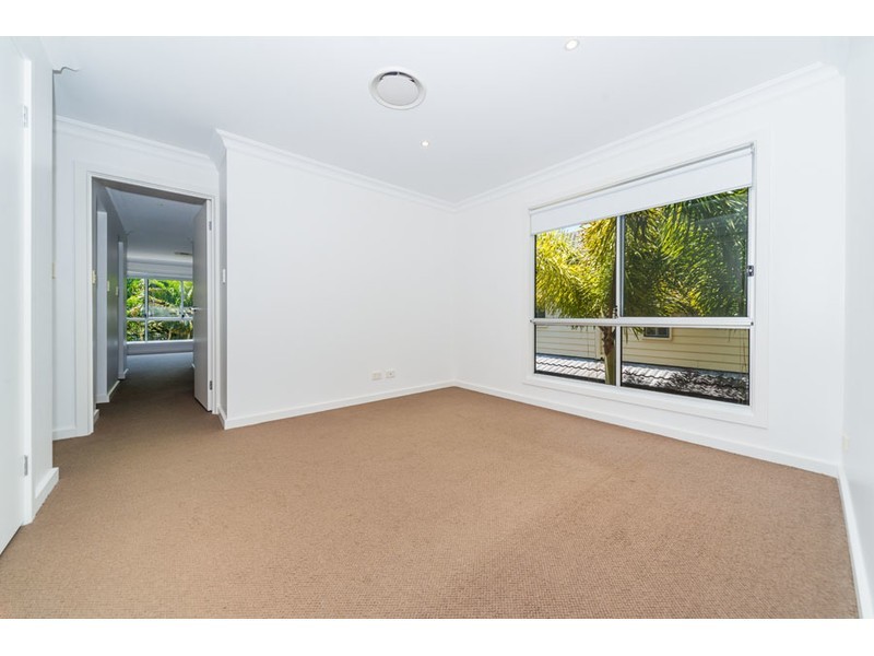 1/7 Rouen Avenue, Paradise Point QLD 4216