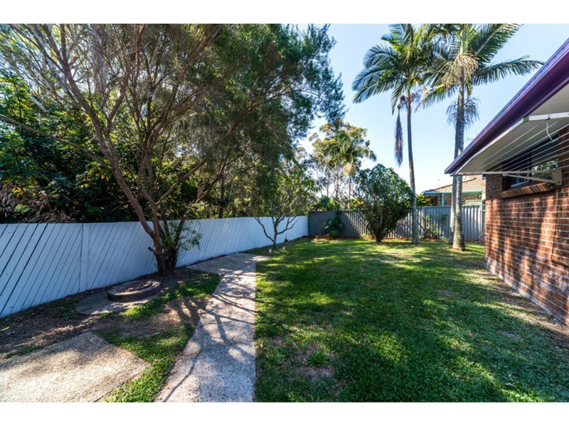 2/6 Nina Parade, Arundel QLD 4214