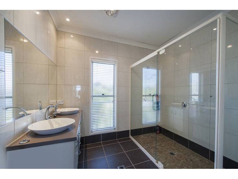 22 Rouen Avenue, Paradise Point QLD 4216