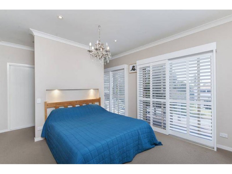 22 Rouen Avenue, Paradise Point QLD 4216