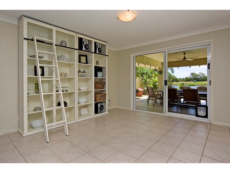 22 Parkwater Point, Helensvale QLD 4212