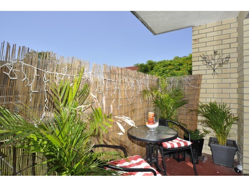 9/25 Ahern Street, Labrador QLD 4215