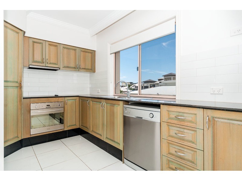2/14 Pendraat Parade, Hope Island QLD 4212