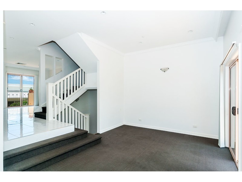 2/14 Pendraat Parade, Hope Island QLD 4212