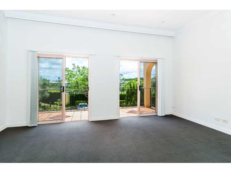 2/14 Pendraat Parade, Hope Island QLD 4212