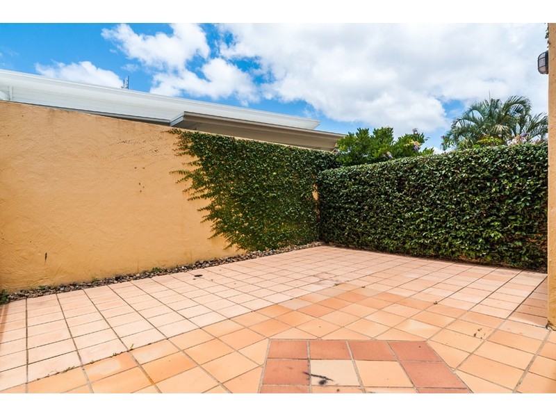 2/14 Pendraat Parade, Hope Island QLD 4212